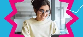 Estudiante de posgrado sonríe mientras adelanta trabajos de la Especialización en Gerencia de Finanzas del Poli.