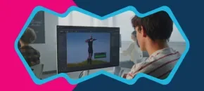 ​Estudiantes trabajando en proyectos de diseño interactivo en un laboratorio creativo en Bogotá.​ 